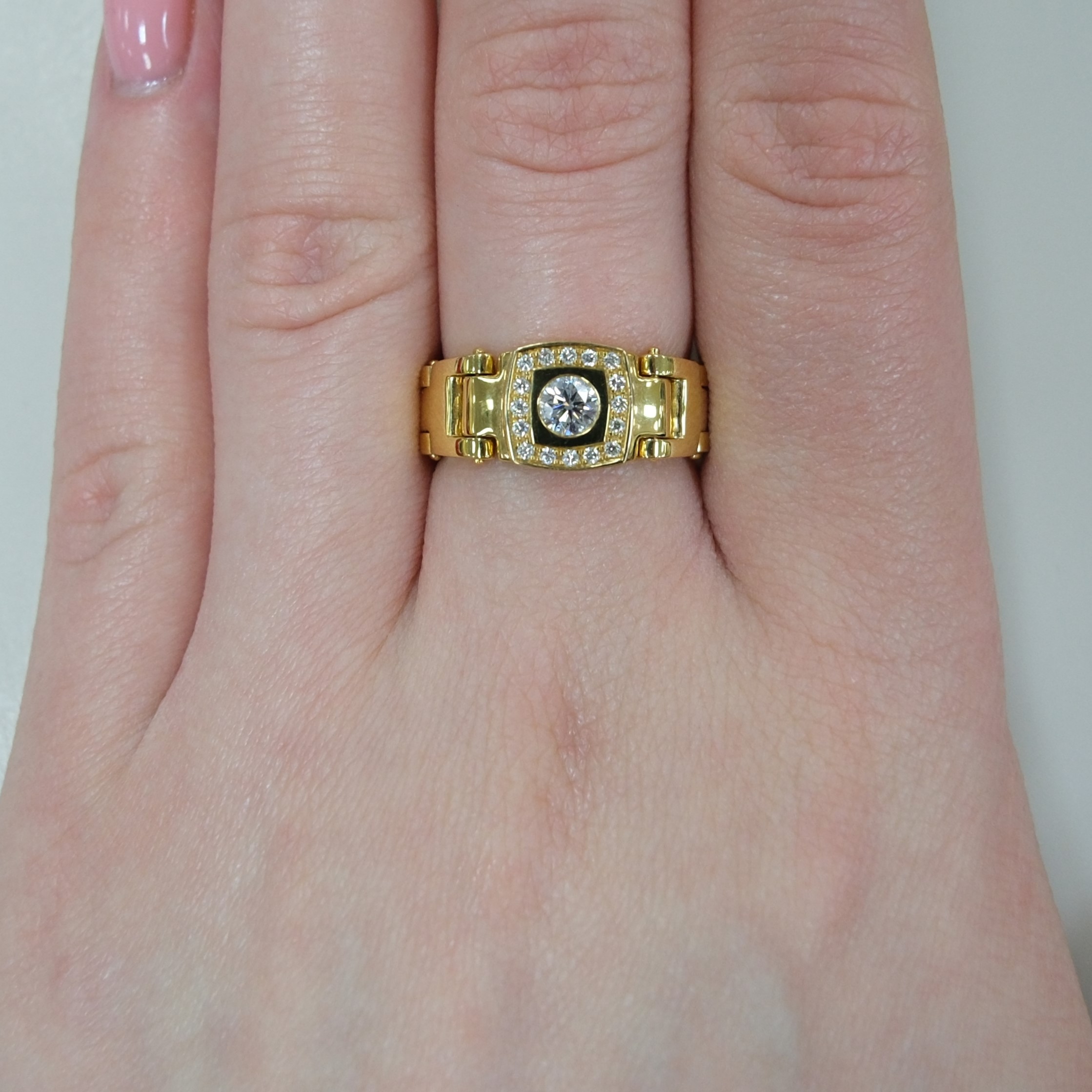 Кольцо из желтого золота с бриллиантами